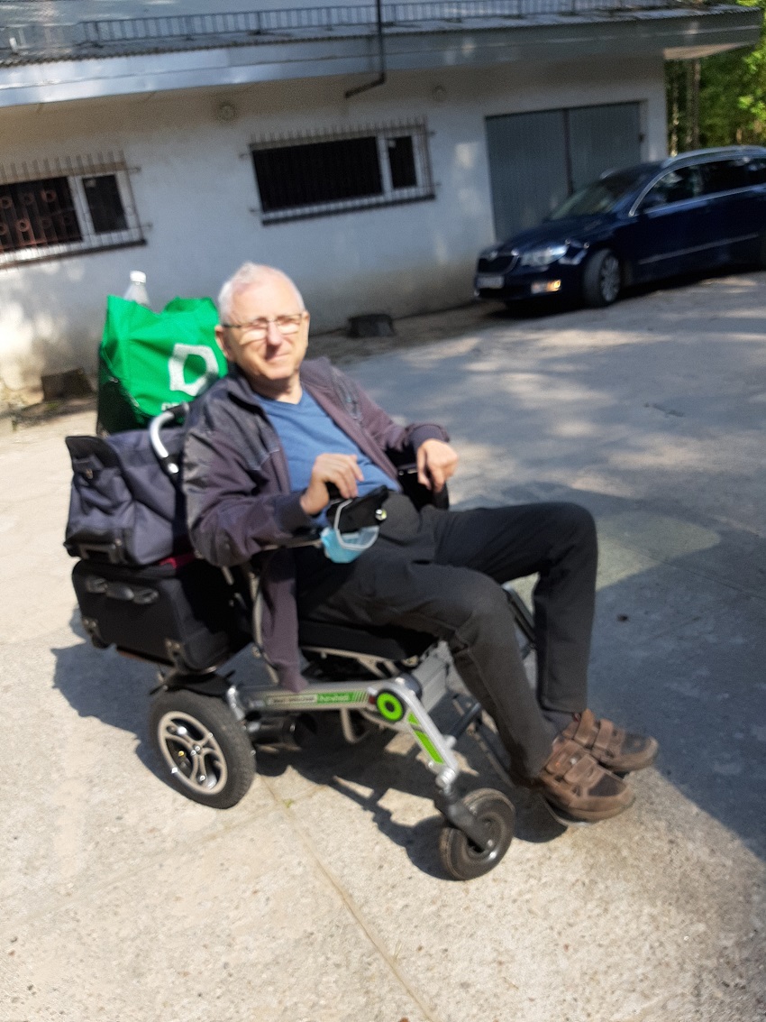 17a. Wózek z platformą i bagażem.jpg